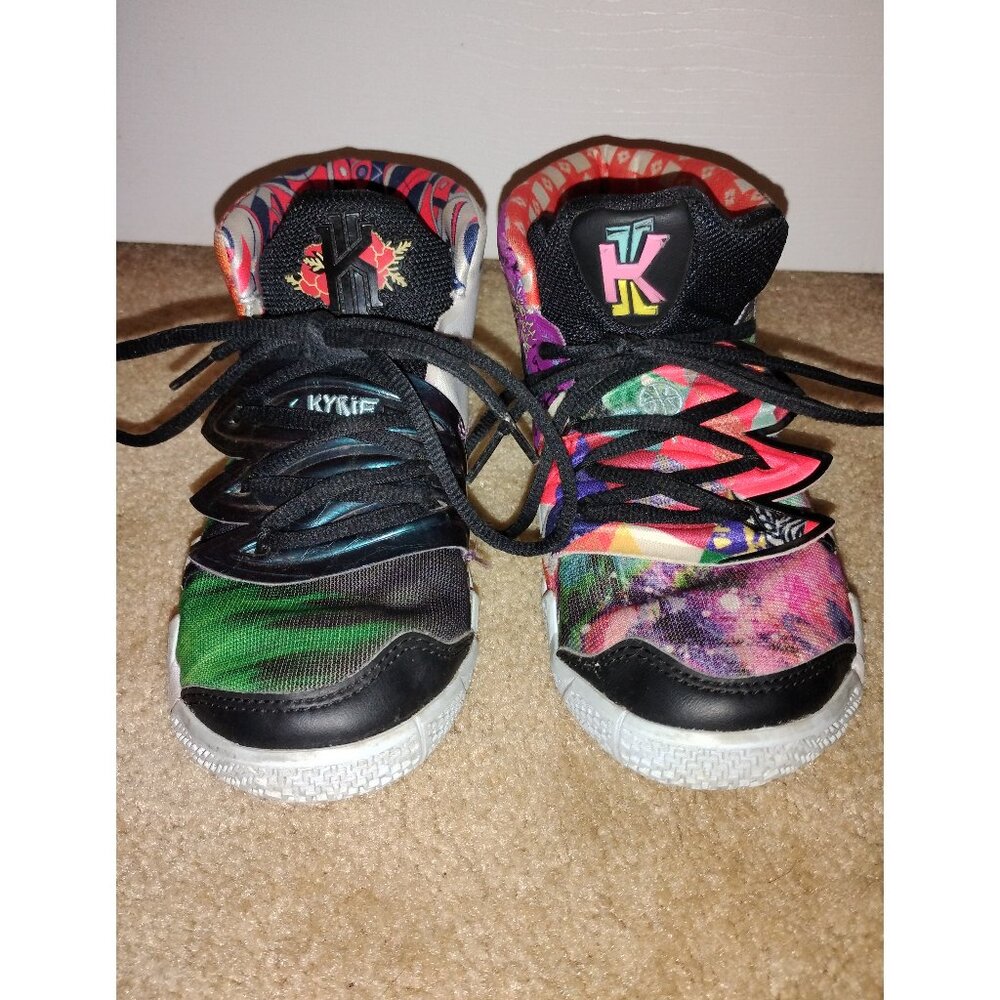 Nike Kyrie Spongebob Pineapple Multicolor Size: 2.5Y